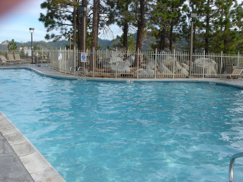 2004/08(Aug)/02(Tahoe)/800x600_2004-08-16 10-Ridge-Tahoe-3.jpg